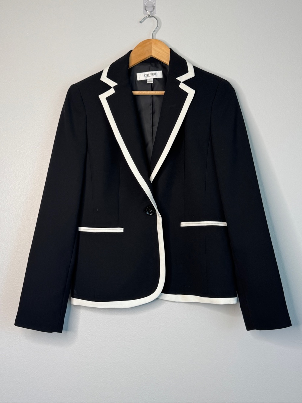 Tipped Blazer Pockets Black White Trim Jones Studio Size 6